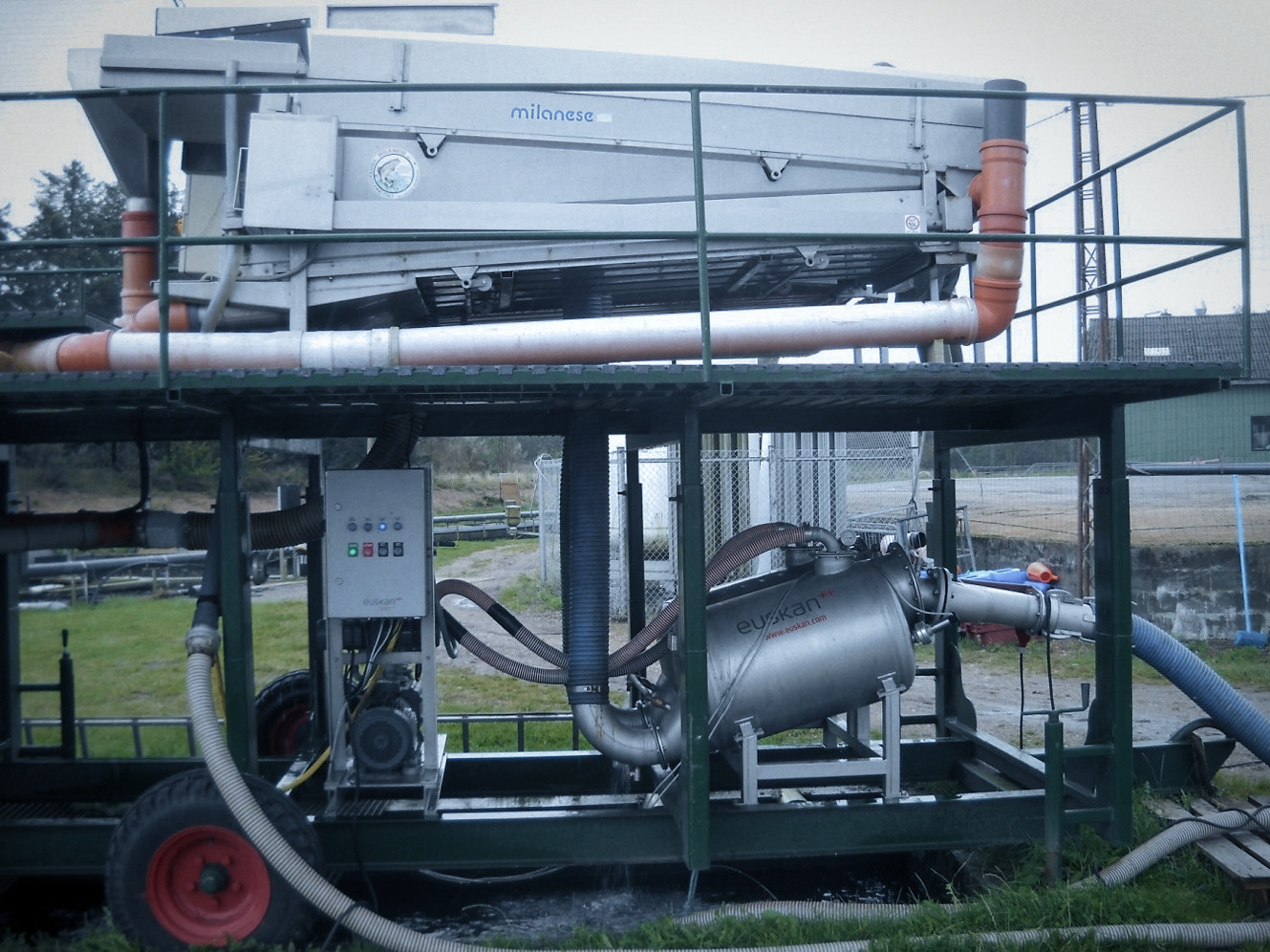 VSB250 double tank vacuum system for pumping Trout